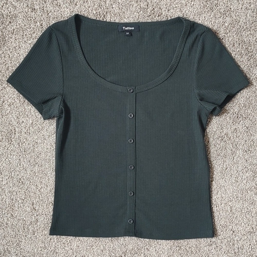Women's Size Small Tattoo Short Sleeve Green Top With Front Decorative Buttons